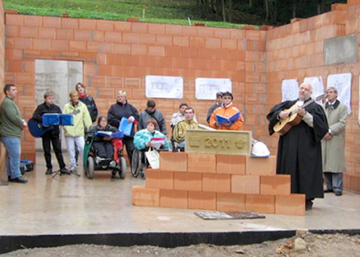 Grundsteinlegung eines Wohnheimes für mehrfachbehinderte Menschen im Oktober 2011