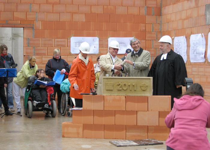 Grundsteinlegung eines Wohnheimes für mehrfachbehinderte Menschen im Oktober 2011