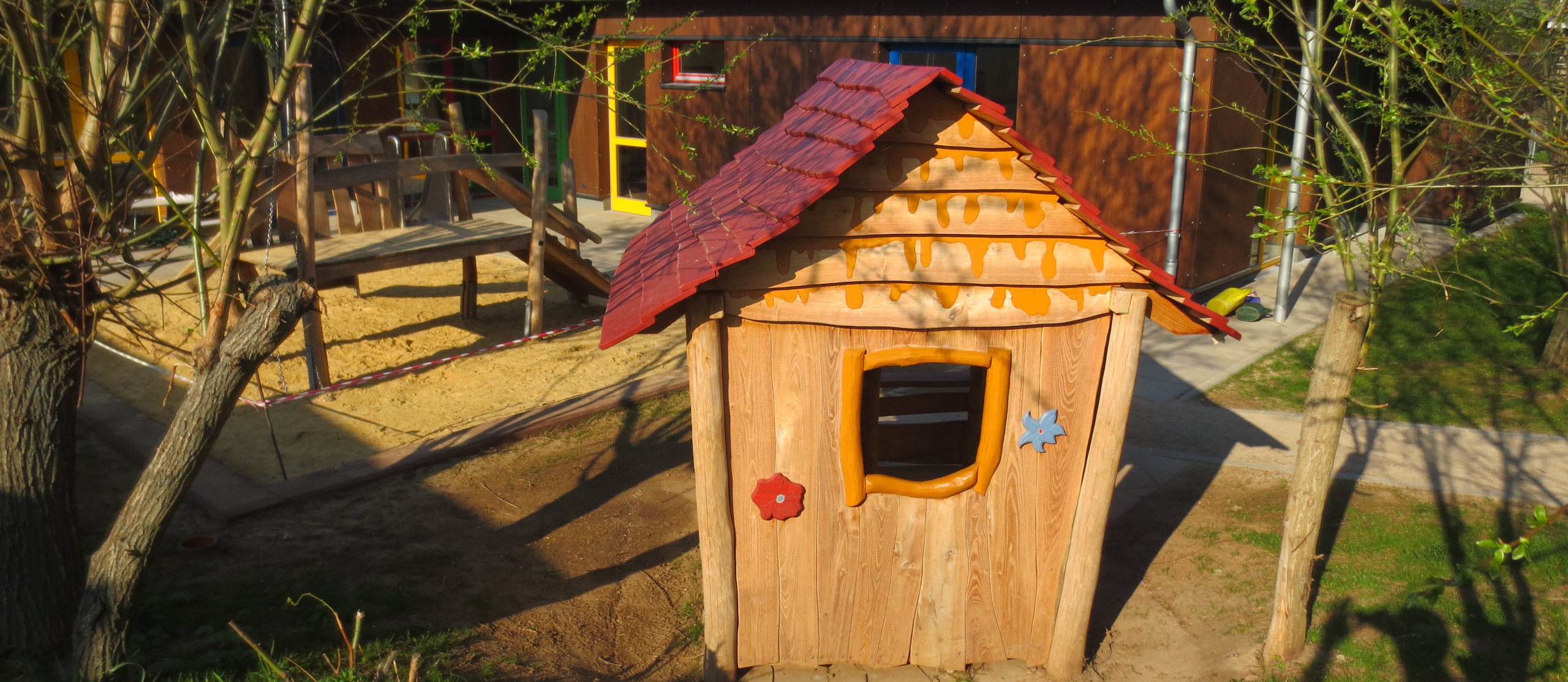 1046_KiTa_Zum-Bienenschwarm_Ulrichshalben_Header_2560x1113