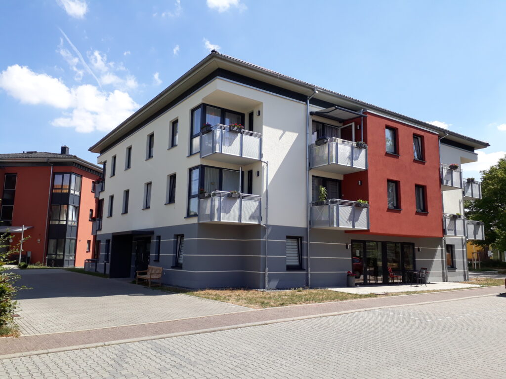 Neubau Stadthaus Haus Sommerwind in Sömmerda mit barrierefreien Wohnungen und Pflegedienst